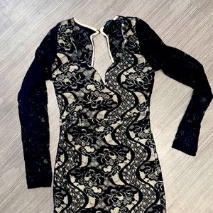 Nude & Black Lace Body Con Open Back Long Sleeve Dress